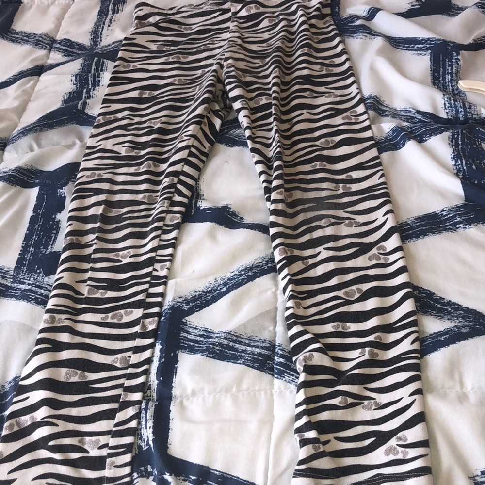 LEGGINGS THAT HAVE A DESIGN